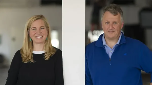 Cuando el fundador suelta el timón: la decisión que puede salvar una startup en plena expansión