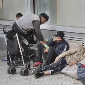 La pobreza bajó al 28,2% en el segundo semestre de 2025, según el INDEC