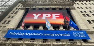 Nuevo guiño judicial para la Argentina en el caso YPF: suspendieron todas las apelaciones en EE.UU.
