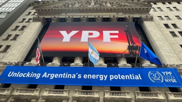Nuevo guiño judicial para la Argentina en el caso YPF: suspendieron todas las apelaciones en EE.UU.