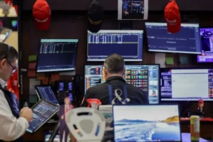 El riesgo país argentino se desplomó y tocó su nivel intradiario más bajo en semanas.